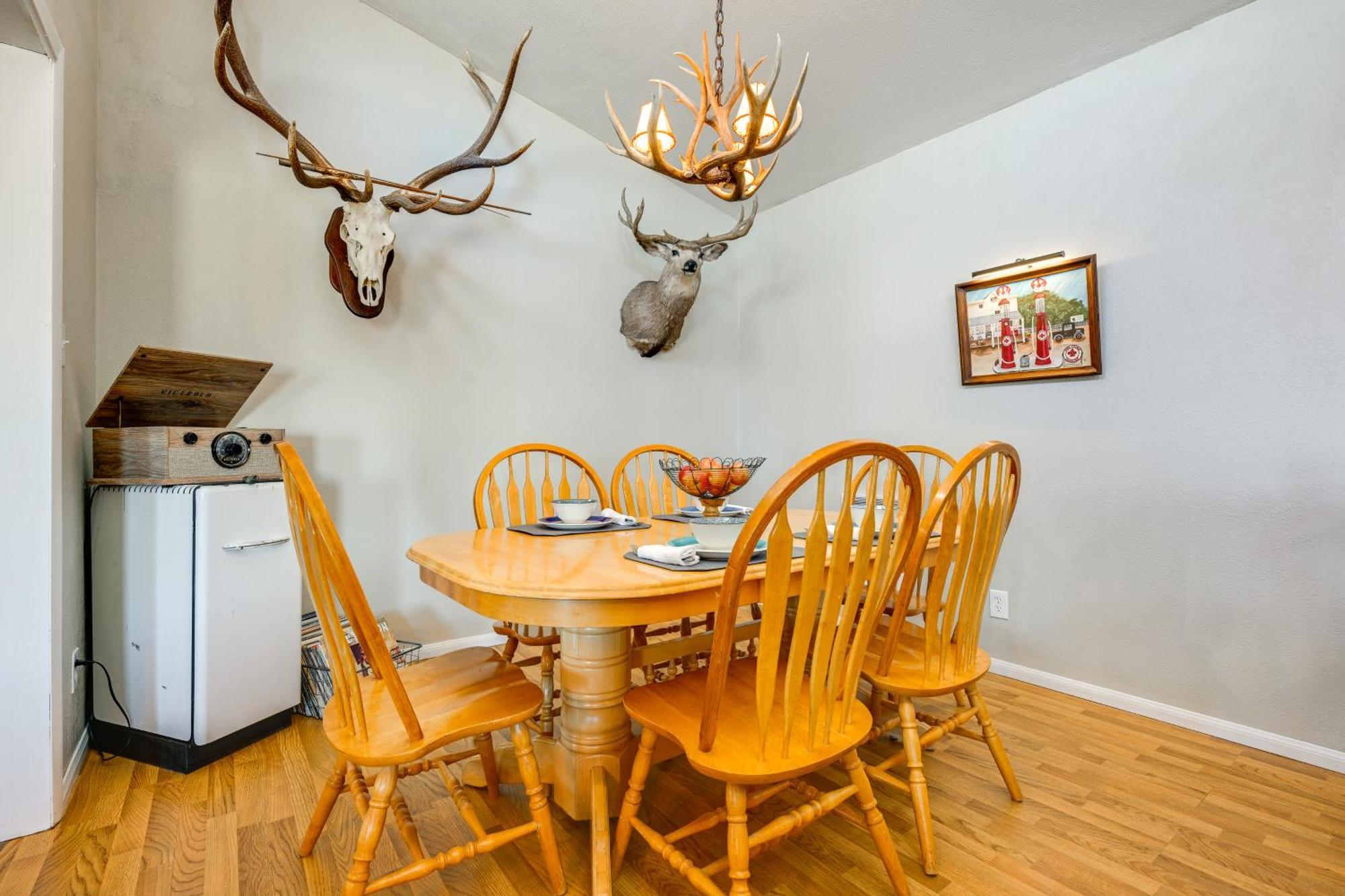 8 Mi To Hiking Home With Patio In Dtwn Pioche Exterior foto